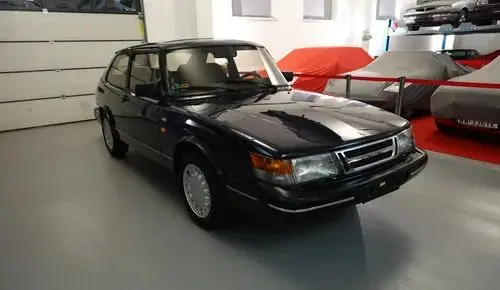 SAAB 900i 