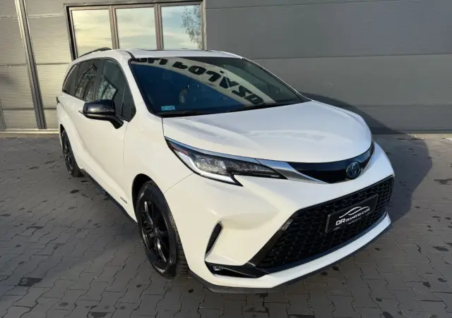 TOYOTA Sienna 
