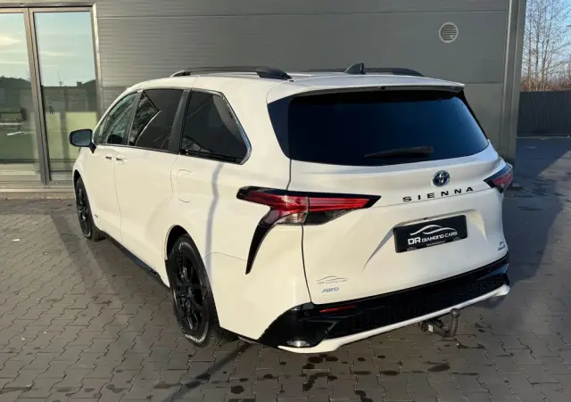 TOYOTA Sienna 