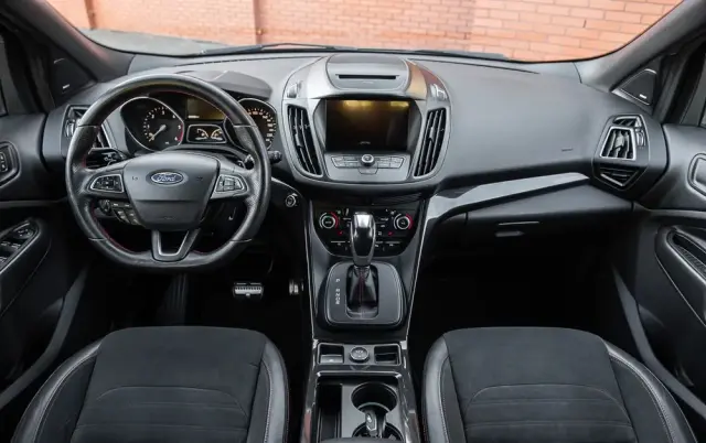 FORD Kuga 2.0 TDCi 4x4 ST-Line