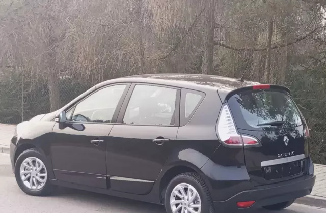 RENAULT Scenic 1.6 16V (110 KM)