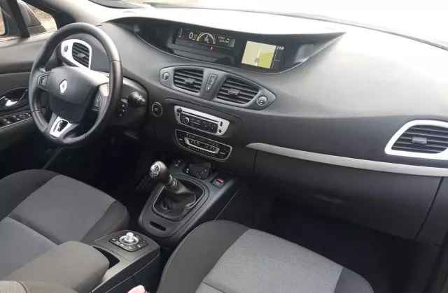 RENAULT Scenic 1.6 16V (110 KM)