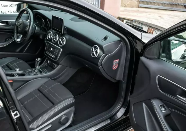 MERCEDES-BENZ Klasa A 160 AMG Line