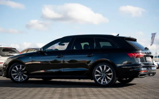 AUDI A4 Avant 35 TFSI S tronic S line