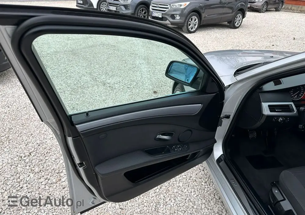 BMW Seria 5 523i