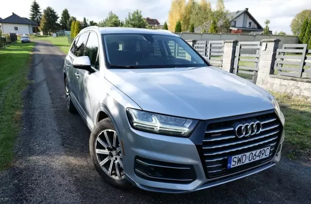 AUDI Q7 
