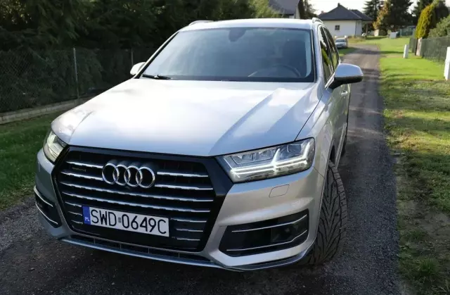 AUDI Q7 
