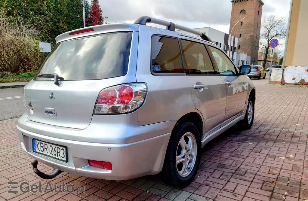 MITSUBISHI Outlander 