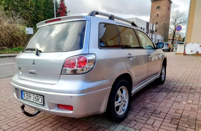MITSUBISHI Outlander 