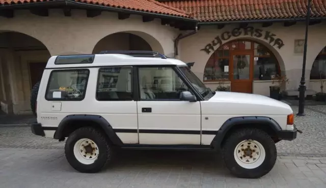 LAND ROVER Discovery 