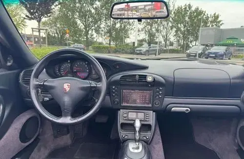PORSCHE 911 Carrera 
