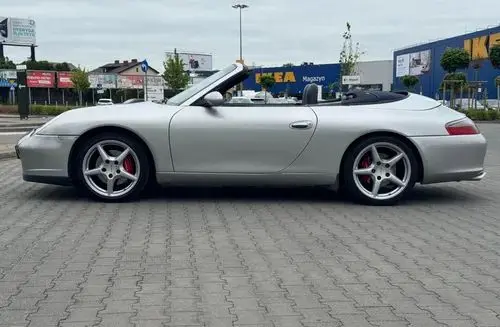 PORSCHE 911 Carrera 