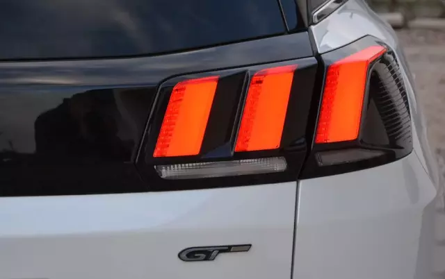 PEUGEOT 3008 2.0 BlueHDi GT S&S EAT8