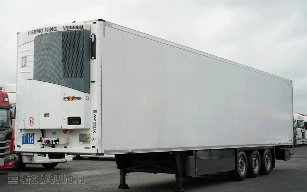 SCHMITZ CARGOBULL CHŁODNIA / THERMO KING SLX 300 / HAKÓWKA / HAKOWA / OŚ PODNOSZONA / KOSZ NA PALETY 