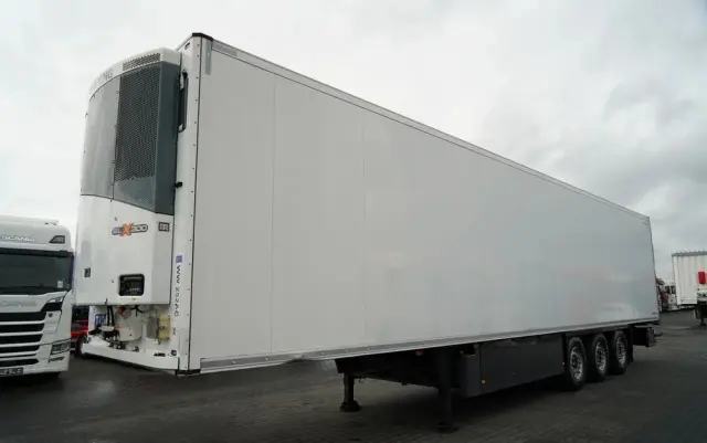 SCHMITZ CARGOBULL CHŁODNIA / THERMO KING SLX 300 / HAKÓWKA / HAKOWA / OŚ PODNOSZONA / KOSZ NA PALETY 
