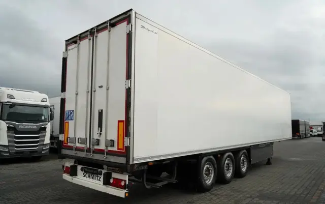 SCHMITZ CARGOBULL CHŁODNIA / THERMO KING SLX 300 / HAKÓWKA / HAKOWA / OŚ PODNOSZONA / KOSZ NA PALETY 