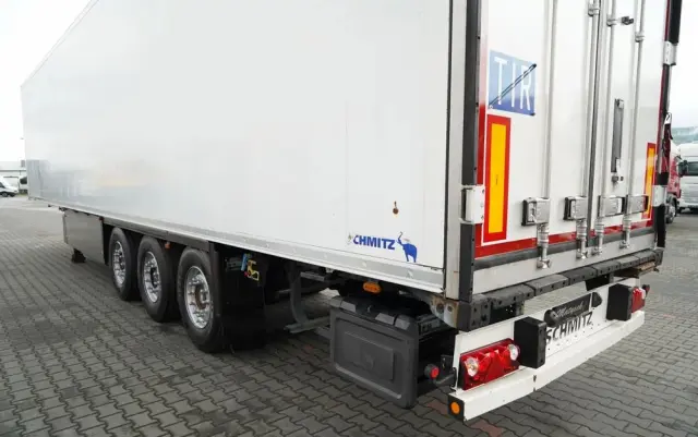 SCHMITZ CARGOBULL CHŁODNIA / THERMO KING SLX 300 / HAKÓWKA / HAKOWA / OŚ PODNOSZONA / KOSZ NA PALETY 