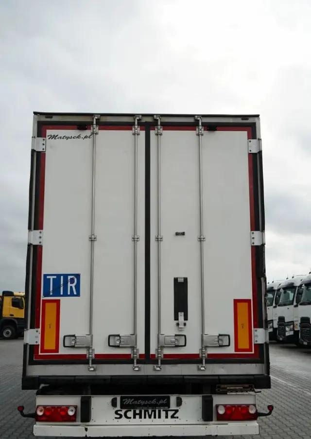 SCHMITZ CARGOBULL CHŁODNIA / THERMO KING SLX 300 / HAKÓWKA / HAKOWA / OŚ PODNOSZONA / KOSZ NA PALETY 