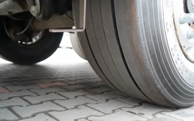 SCHMITZ CARGOBULL CHŁODNIA / THERMO KING SLX 300 / HAKÓWKA / HAKOWA / OŚ PODNOSZONA / KOSZ NA PALETY 