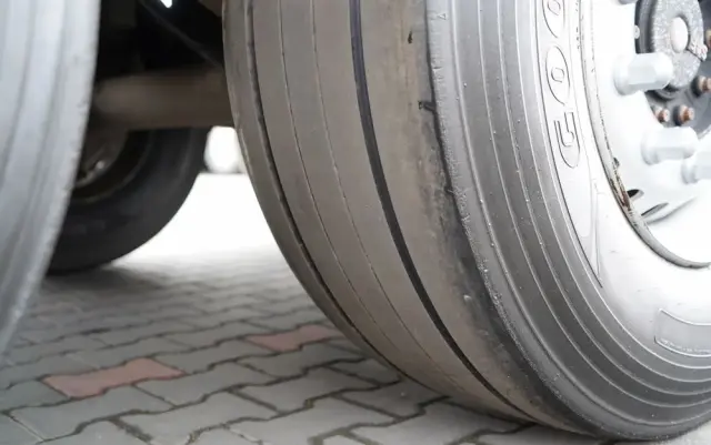 SCHMITZ CARGOBULL CHŁODNIA / THERMO KING SLX 300 / HAKÓWKA / HAKOWA / OŚ PODNOSZONA / KOSZ NA PALETY 