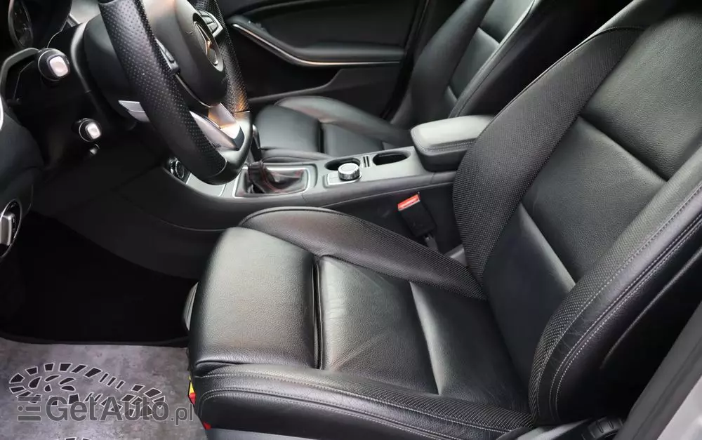 MERCEDES-BENZ CLA 180 d AMG Line