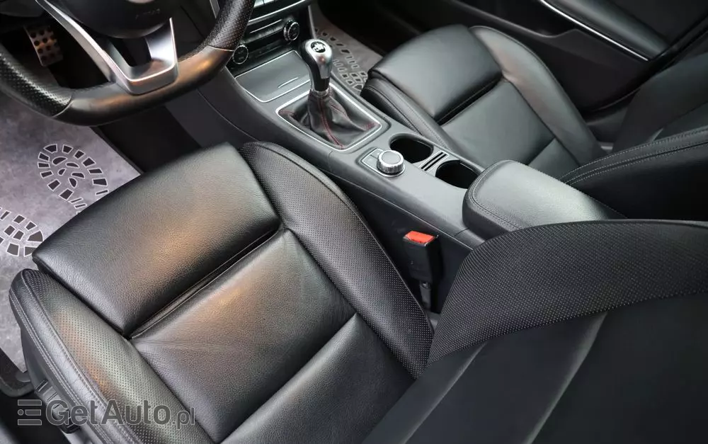 MERCEDES-BENZ CLA 180 d AMG Line