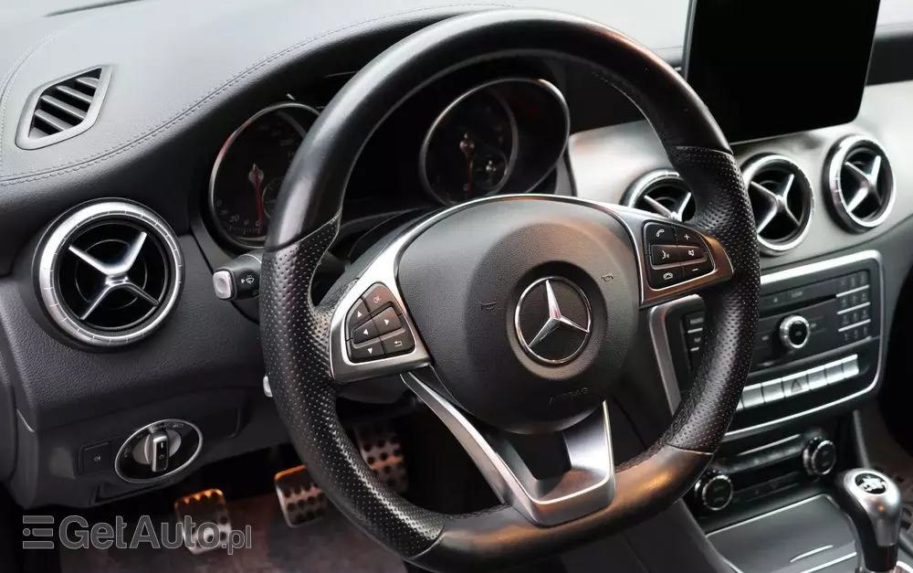 MERCEDES-BENZ CLA 180 d AMG Line