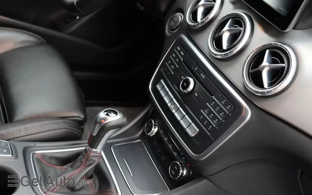 MERCEDES-BENZ CLA 180 d AMG Line