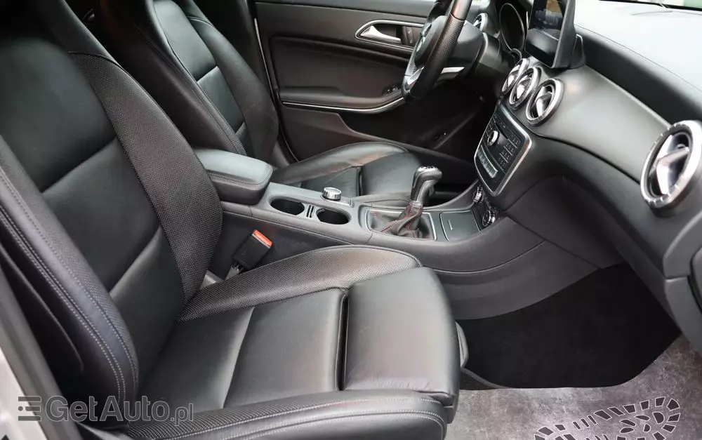 MERCEDES-BENZ CLA 180 d AMG Line
