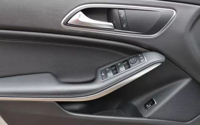 MERCEDES-BENZ CLA 180 d AMG Line