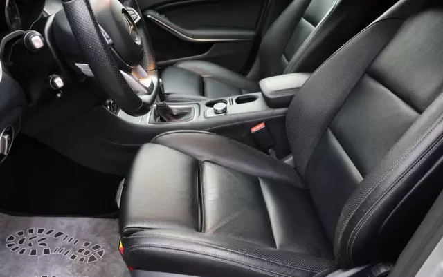 MERCEDES-BENZ CLA 180 d AMG Line