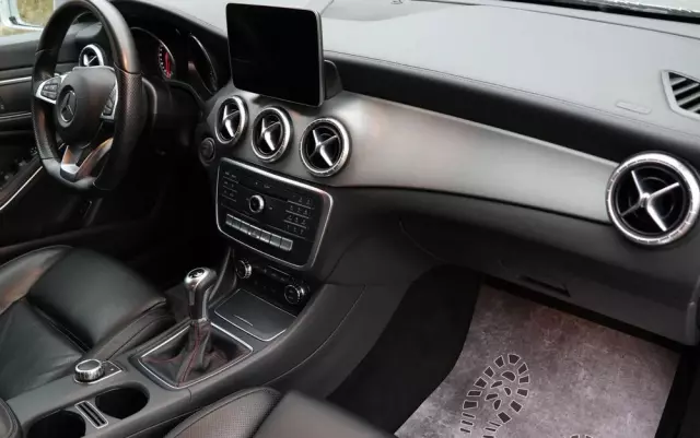 MERCEDES-BENZ CLA 180 d AMG Line