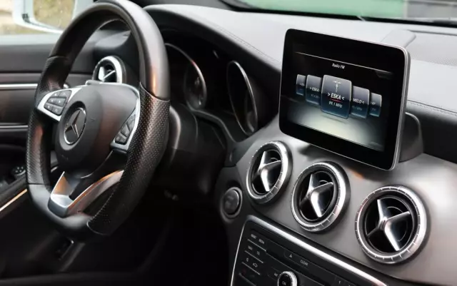 MERCEDES-BENZ CLA 180 d AMG Line