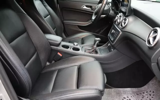 MERCEDES-BENZ CLA 180 d AMG Line