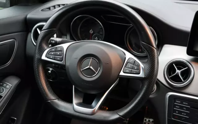 MERCEDES-BENZ CLA 180 d AMG Line