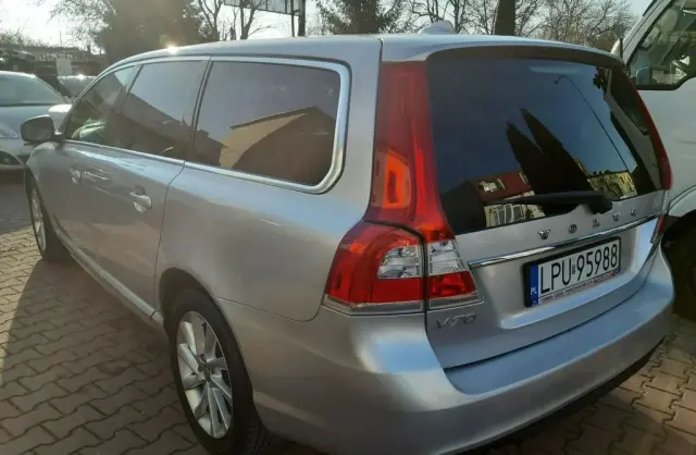 VOLVO V70 