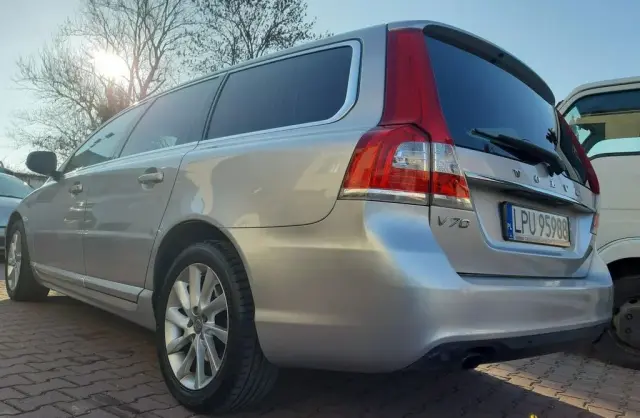 VOLVO V70 