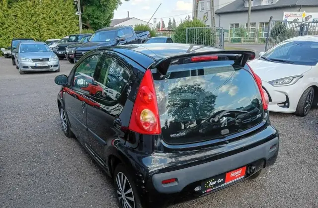 PEUGEOT 107 