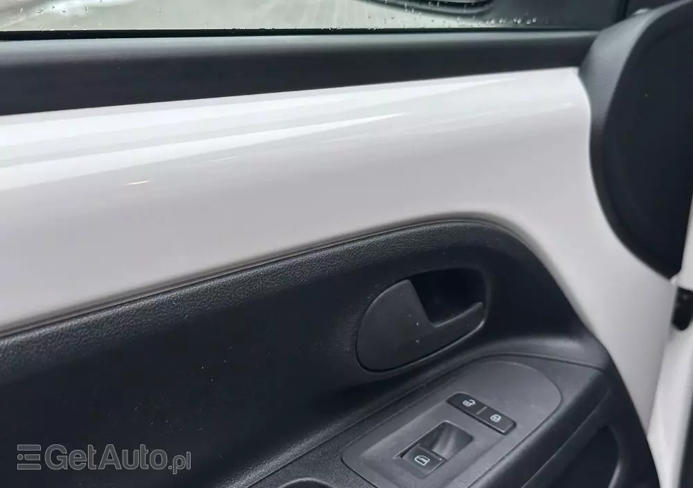 VOLKSWAGEN Up! (BlueMotion Technology) high