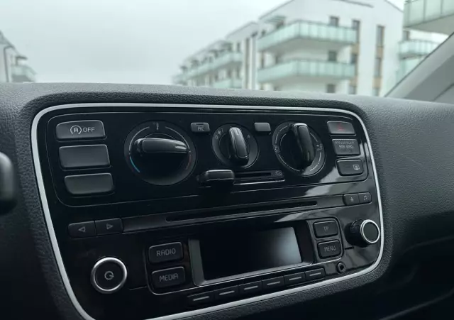 VOLKSWAGEN Up! (BlueMotion Technology) high