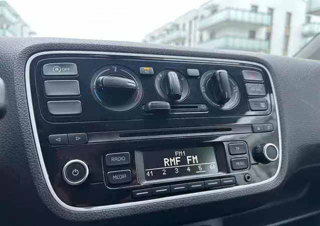 VOLKSWAGEN Up! (BlueMotion Technology) high