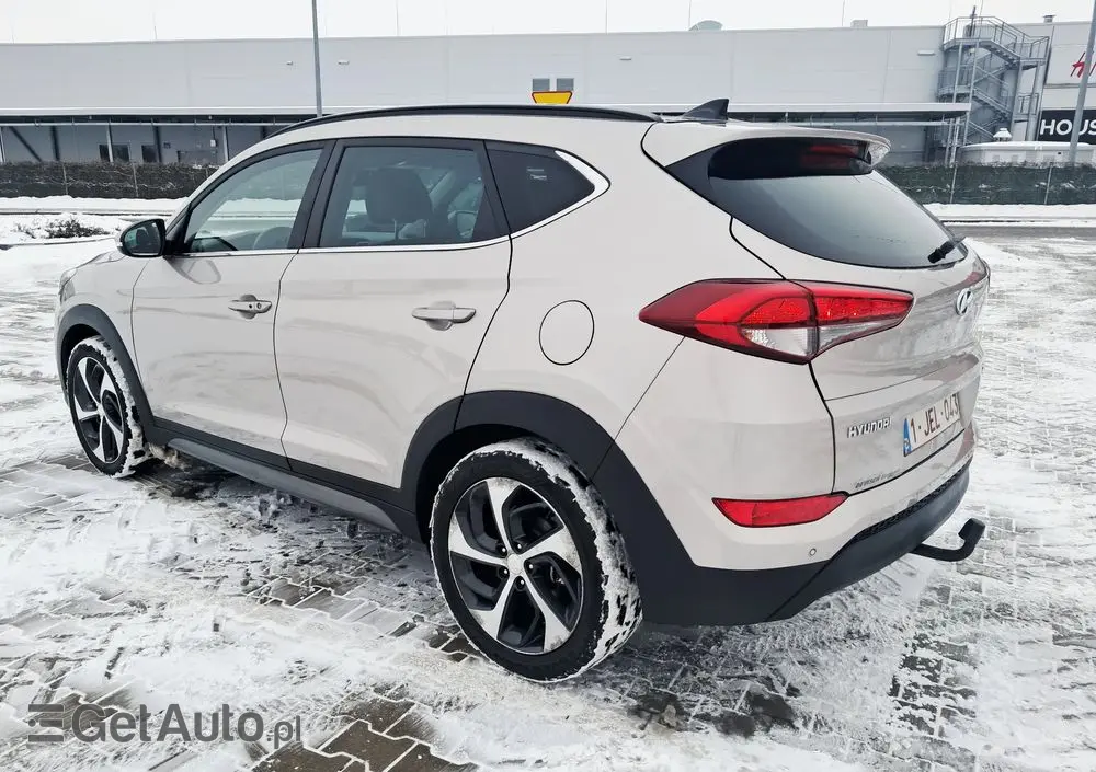 HYUNDAI Tucson 