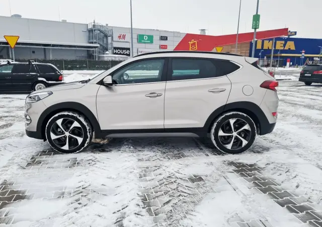 HYUNDAI Tucson 