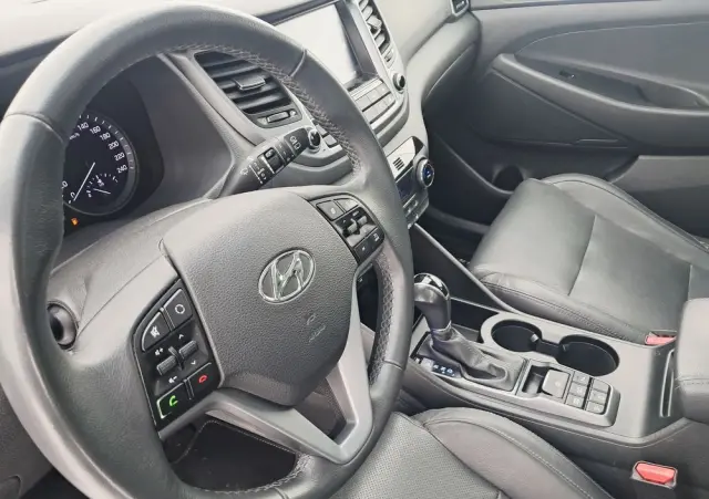 HYUNDAI Tucson 