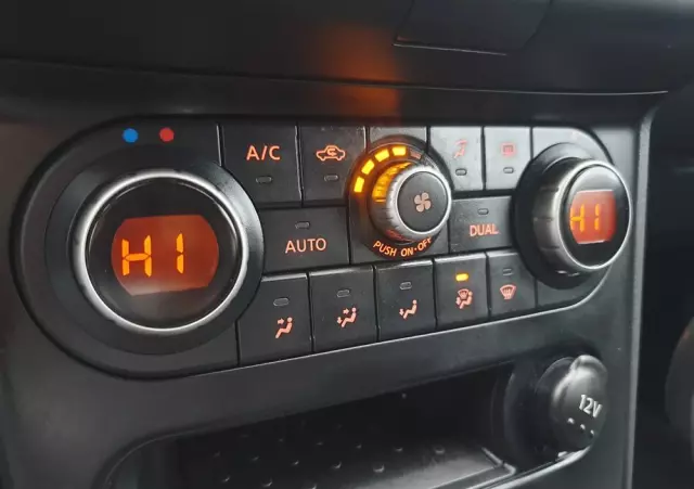 NISSAN Qashqai 2.0 dCi 4 x 4 DPF tekna