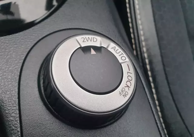 NISSAN Qashqai 2.0 dCi 4 x 4 DPF tekna