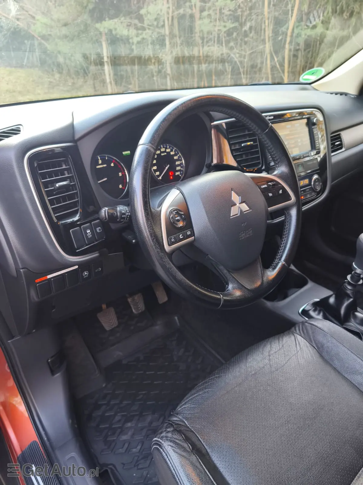 MITSUBISHI Outlander 