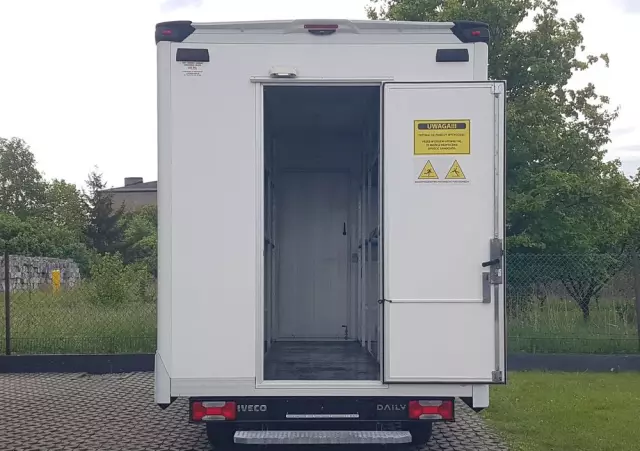 IVECO DAILY KONTENER NISKOPODŁOGOWY 4,43x2,23x2,42 SKLEP BAR FOODTRUCK KAMPER KLIMA 