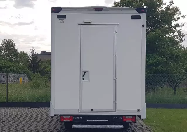 IVECO DAILY KONTENER NISKOPODŁOGOWY 4,43x2,23x2,42 SKLEP BAR FOODTRUCK KAMPER KLIMA 