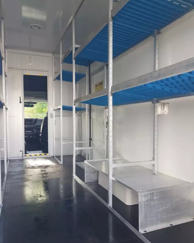 IVECO DAILY KONTENER NISKOPODŁOGOWY 4,43x2,23x2,42 SKLEP BAR FOODTRUCK KAMPER KLIMA 